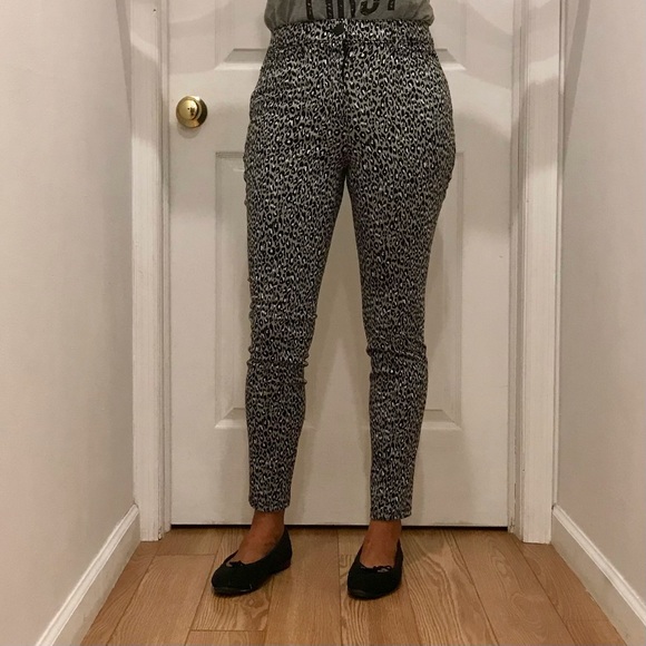 Express ‘leggings high rise’ ankle jeans. Size 4R - Picture 2 of 13